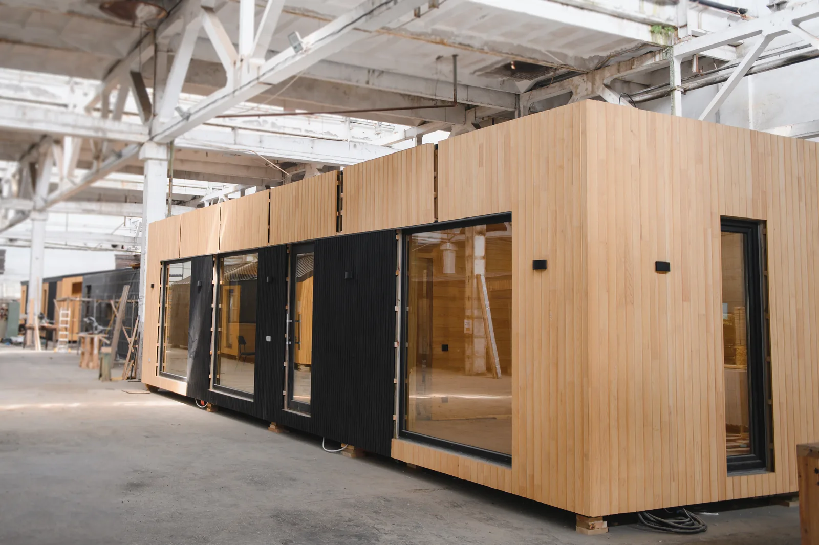 Mantelzorgwoning tijdens bouw in fabriek